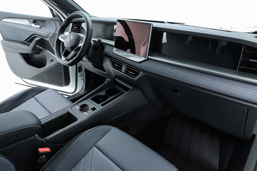 New 2026 Volkswagen Tiguan SE R-Line image 33