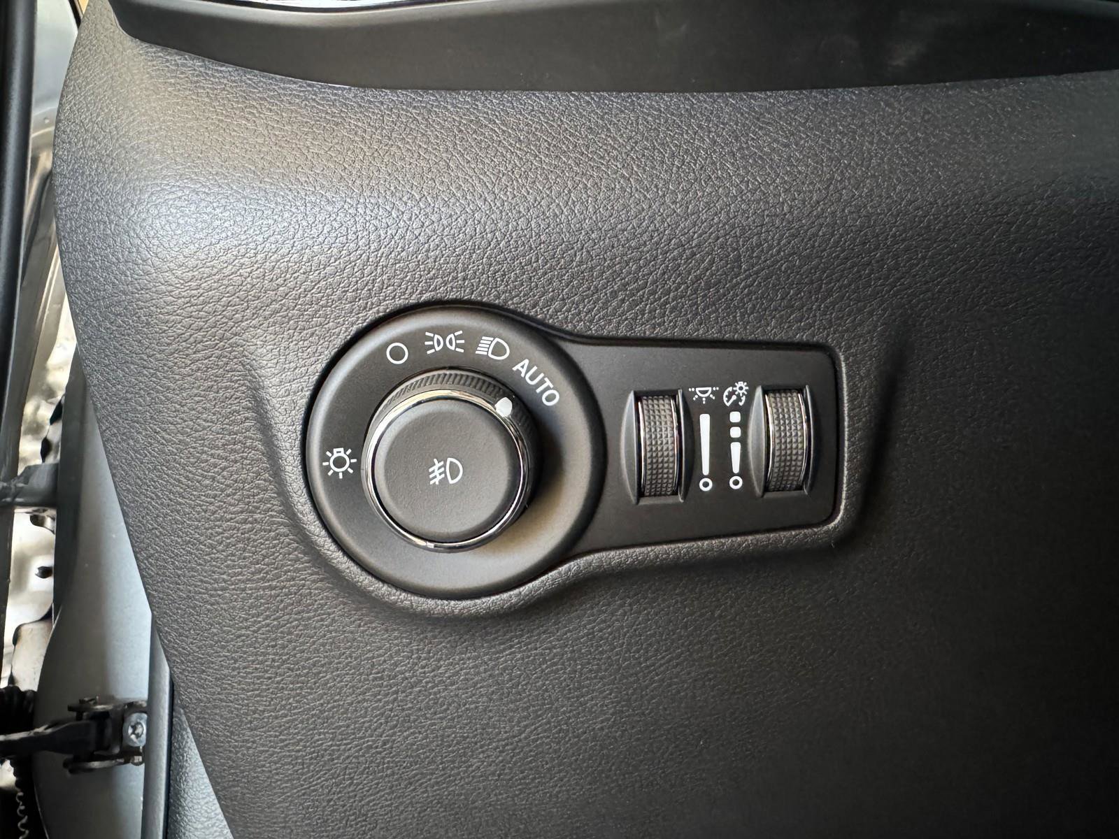 New 2026 Jeep Compass Latitude image 19