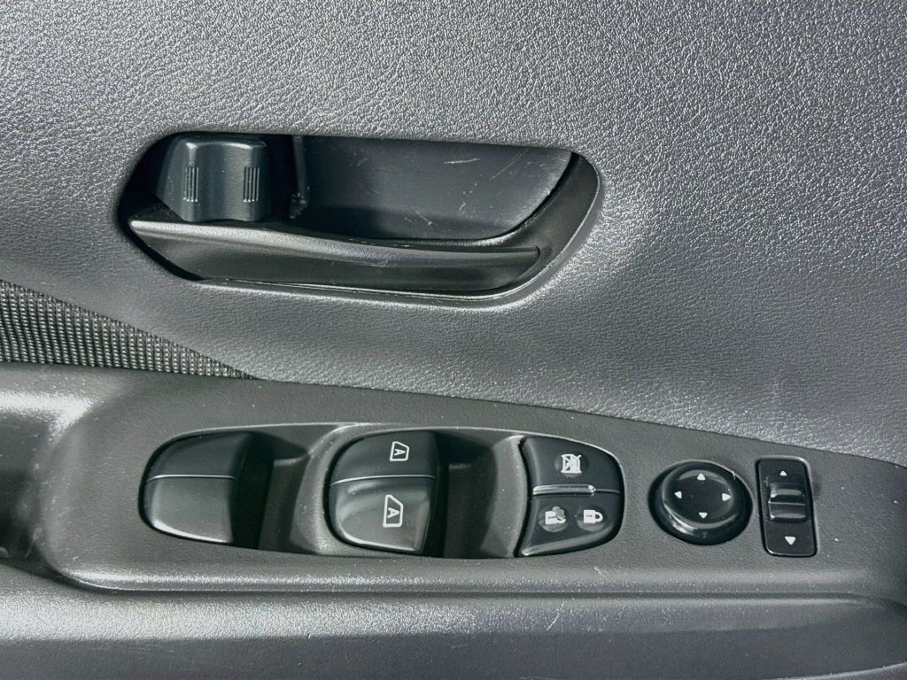 Used 2021 Nissan Kicks S FWD image 23