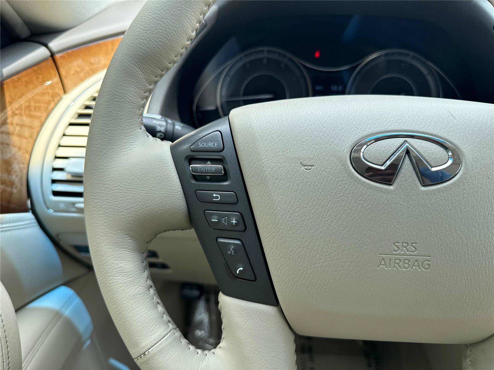 Used 2012 INFINITI QX56 4WD w/ Theater Pkg image 18