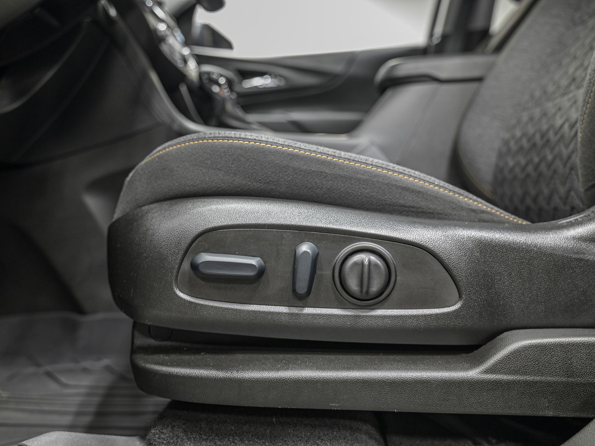 Used 2023 Chevrolet Equinox LT image 14