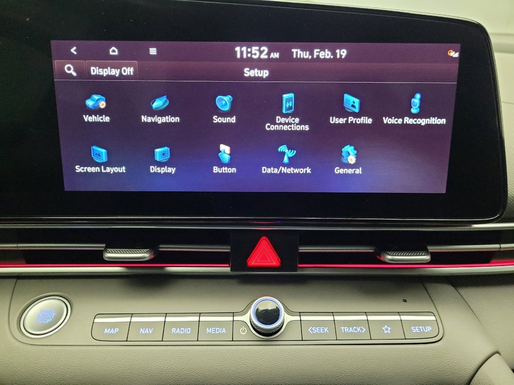Used 2025 Hyundai Elantra SEL image 25