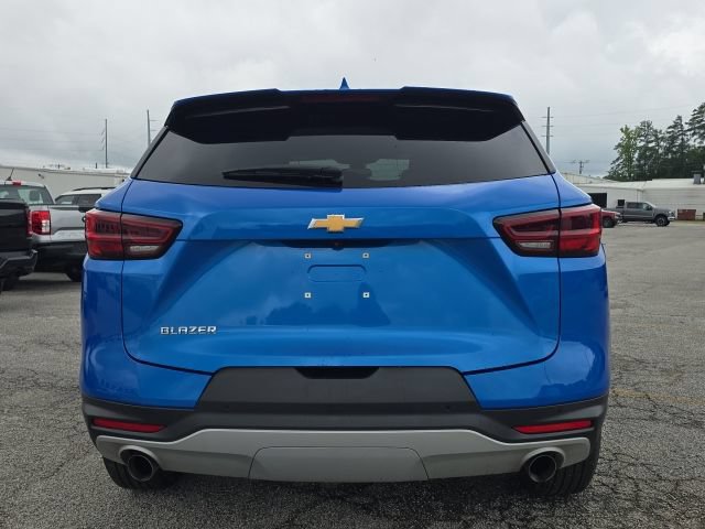 Used 2024 Chevrolet Blazer LT w/ Convenience Package FWD image 4