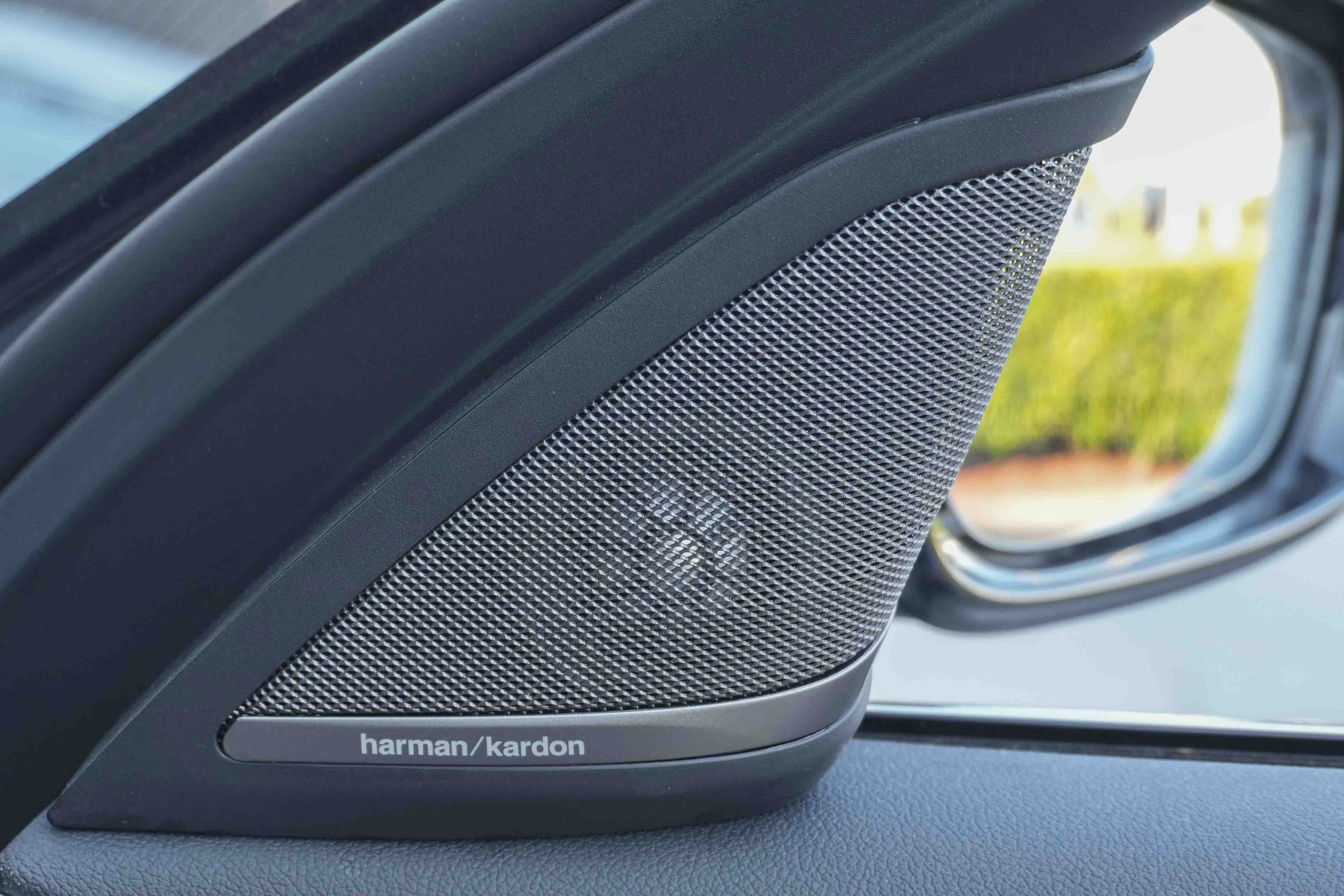 Used 2023 BMW 530e w/ Premium Package image 29