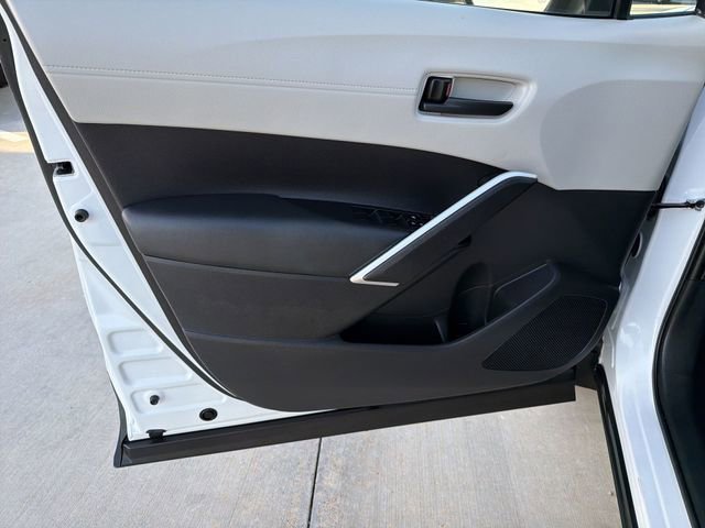 Certified 2025 Toyota Corolla Cross LE w/ Moonroof Package FWD image 9