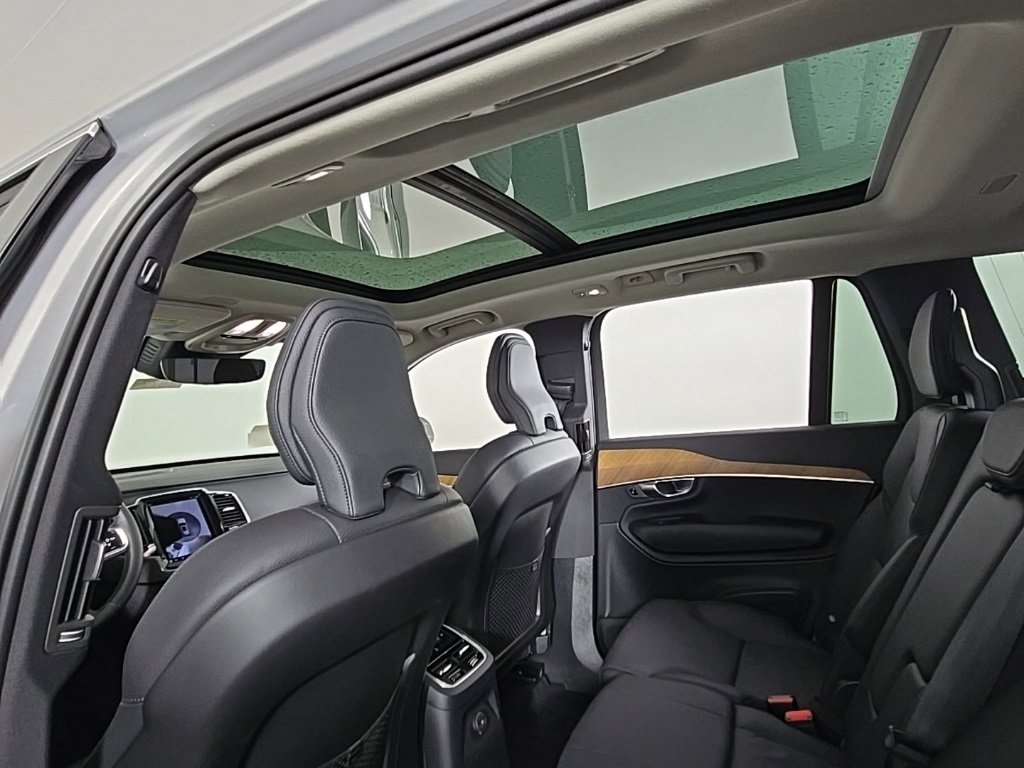 Certified 2025 Volvo XC90 T8 Plus image 15