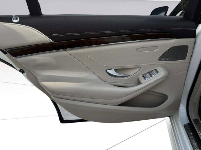 Used 2017 Mercedes-Benz S 550 Sedan image 35