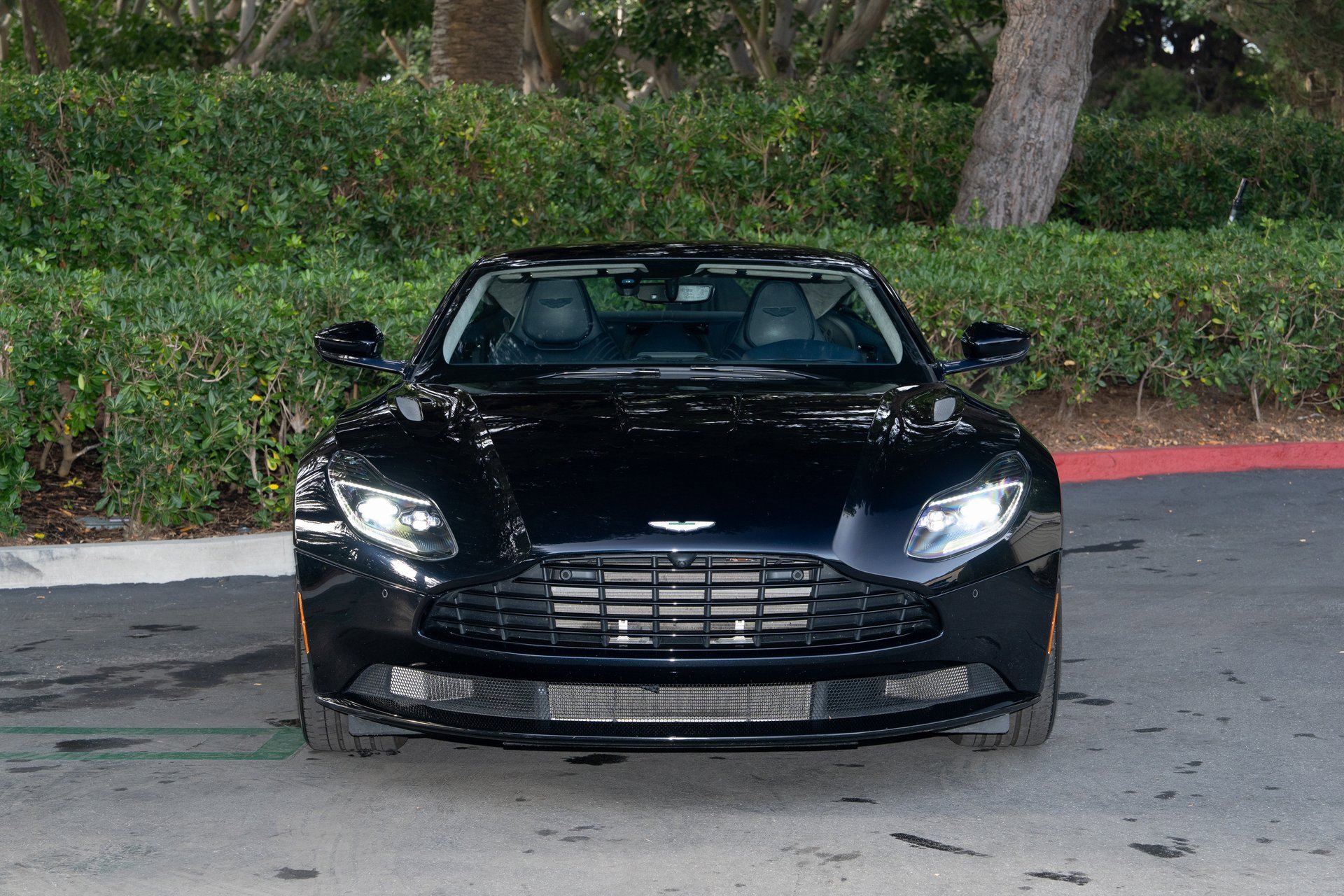 Used 2020 Aston Martin DB11 Coupe image 5