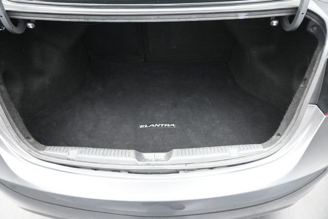 Used 2013 Hyundai Elantra Limited FWD image 10