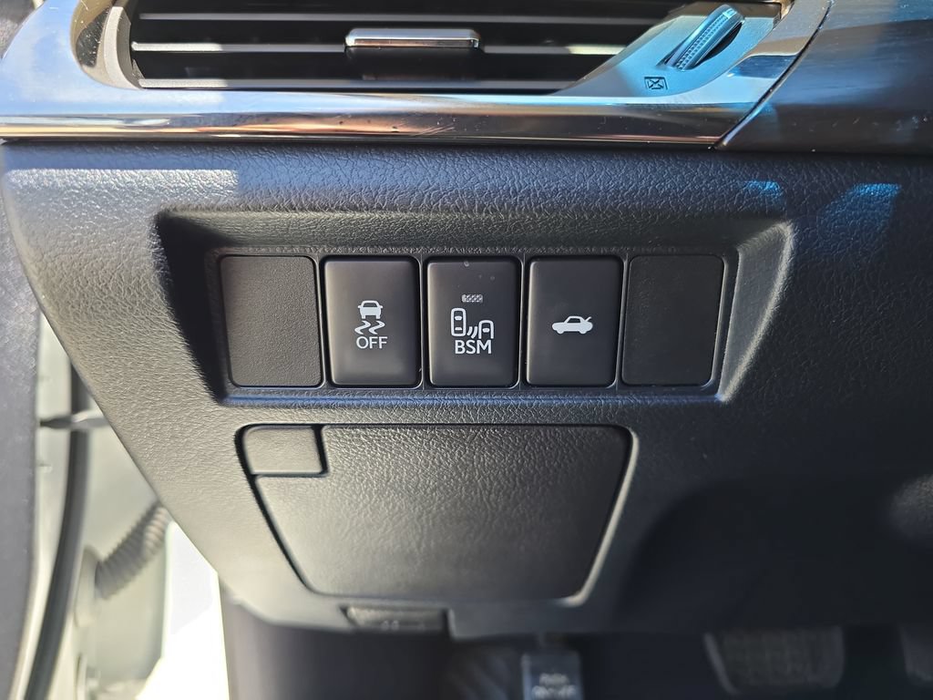 Used 2016 Toyota Avalon Limited FWD image 28