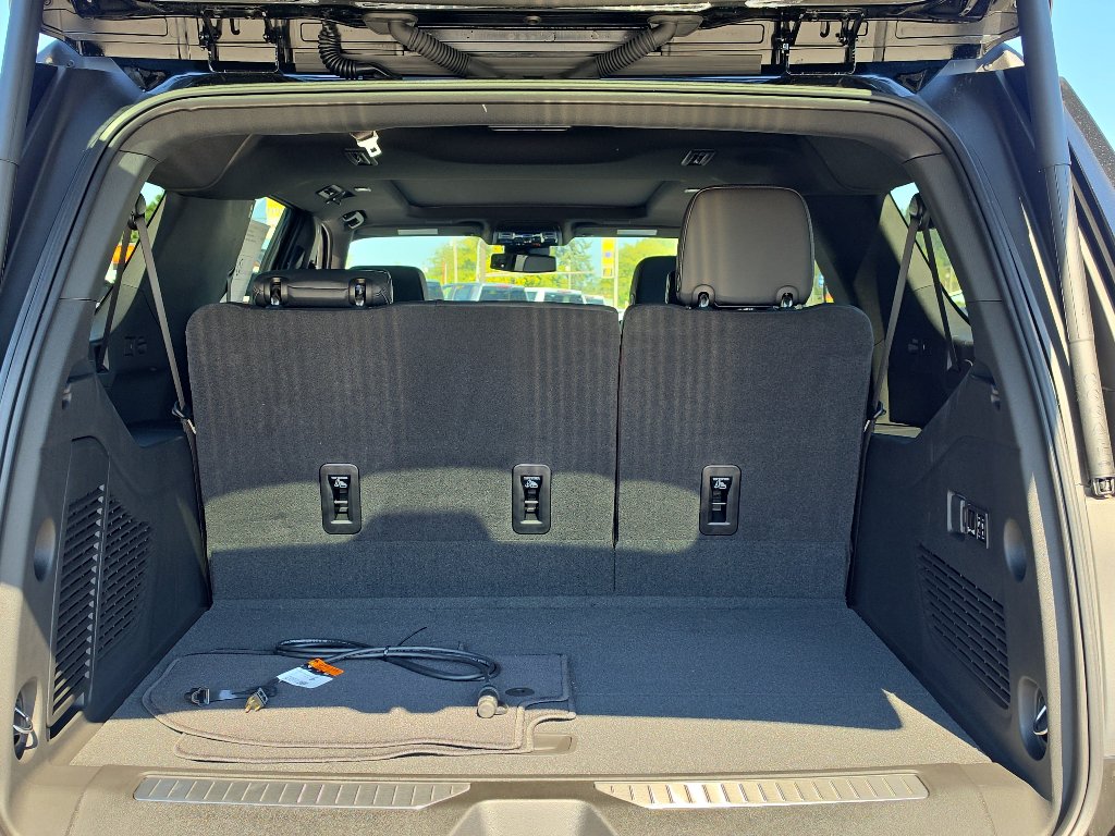 New 2026 Chevrolet Suburban RST w/ RST Capability Package AWD/4WD image 9