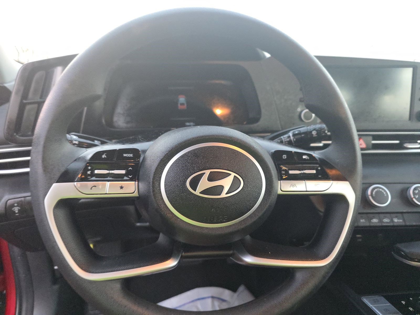 Used 2025 Hyundai Elantra SE image 13