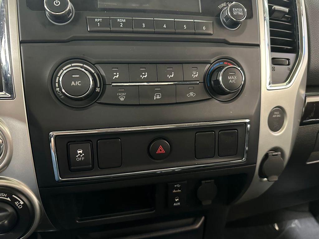 Used 2017 Nissan Titan SV image 19