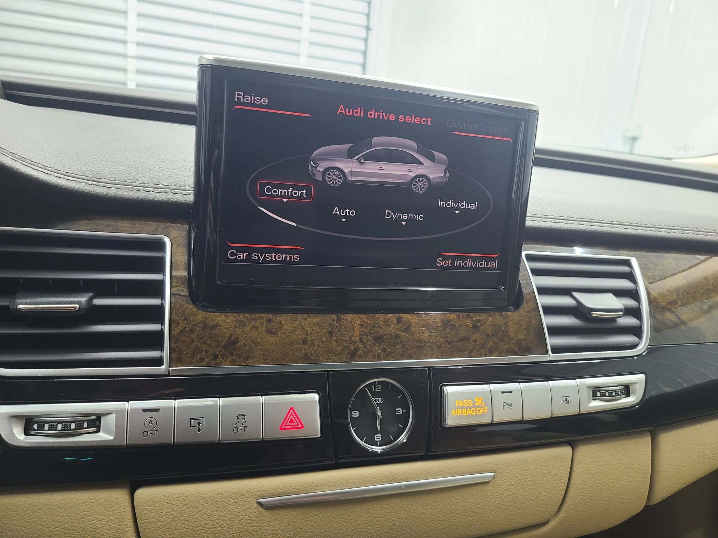 Used 2016 Audi A8 L 4.0T w/ Driver Assistance Package AWD/4WD image 32