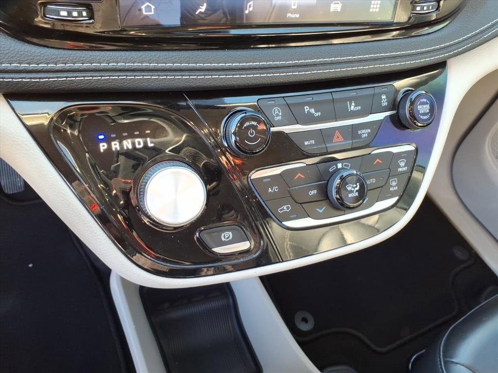 Used 2023 Chrysler Pacifica Touring-L image 22