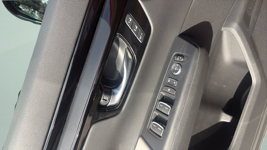 Used 2025 Honda CR-V EX-L image 19