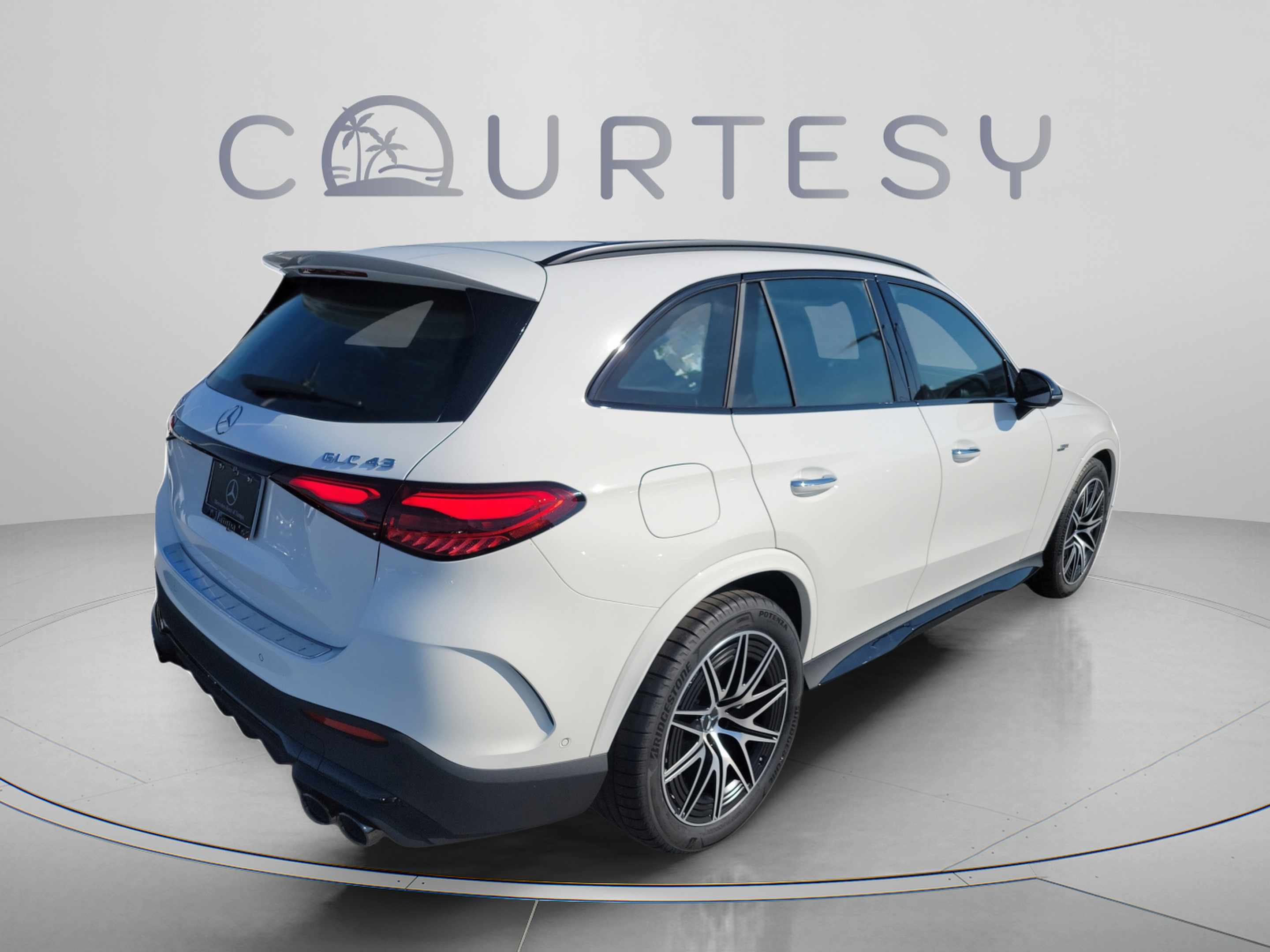 Certified 2026 Mercedes-Benz GLC 43 AMG 4MATIC image 4
