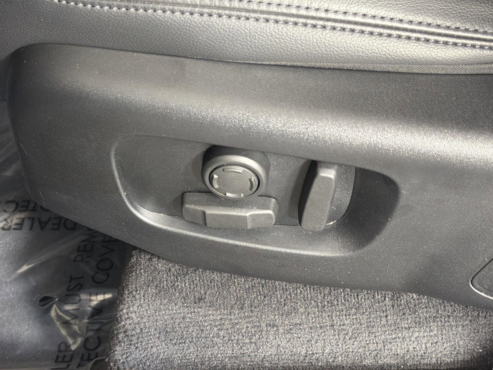 Certified 2025 Land Rover Range Rover Velar Dynamic SE image 23