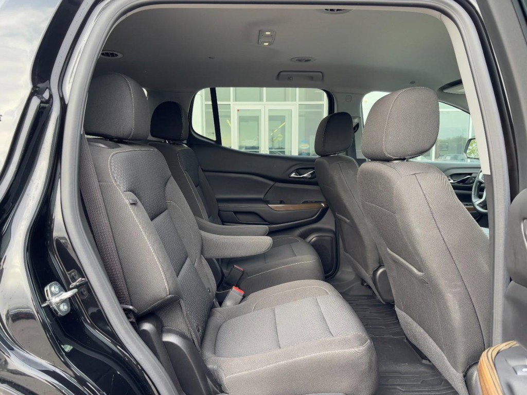 Used 2023 GMC Acadia SLE w/ Driver Convenience Package FWD image 13