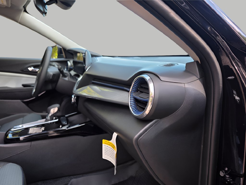 New 2026 Chevrolet Trax LT w/ Midnight Edition FWD image 12