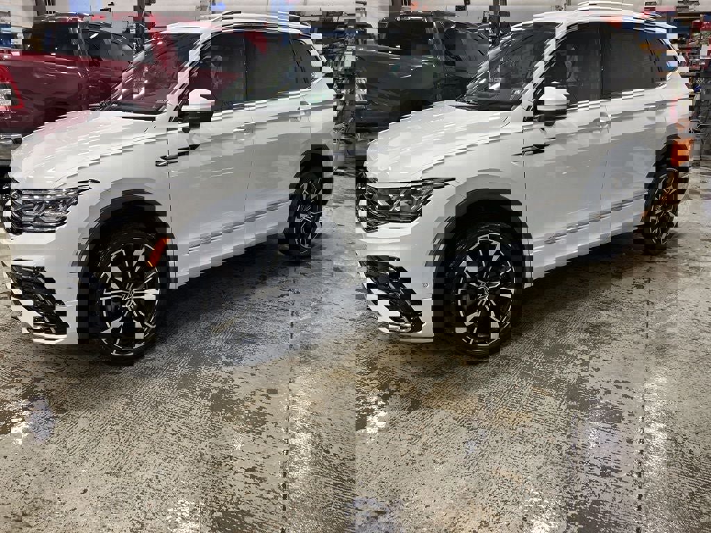 Used 2022 Volkswagen Tiguan SEL R-Line image 7