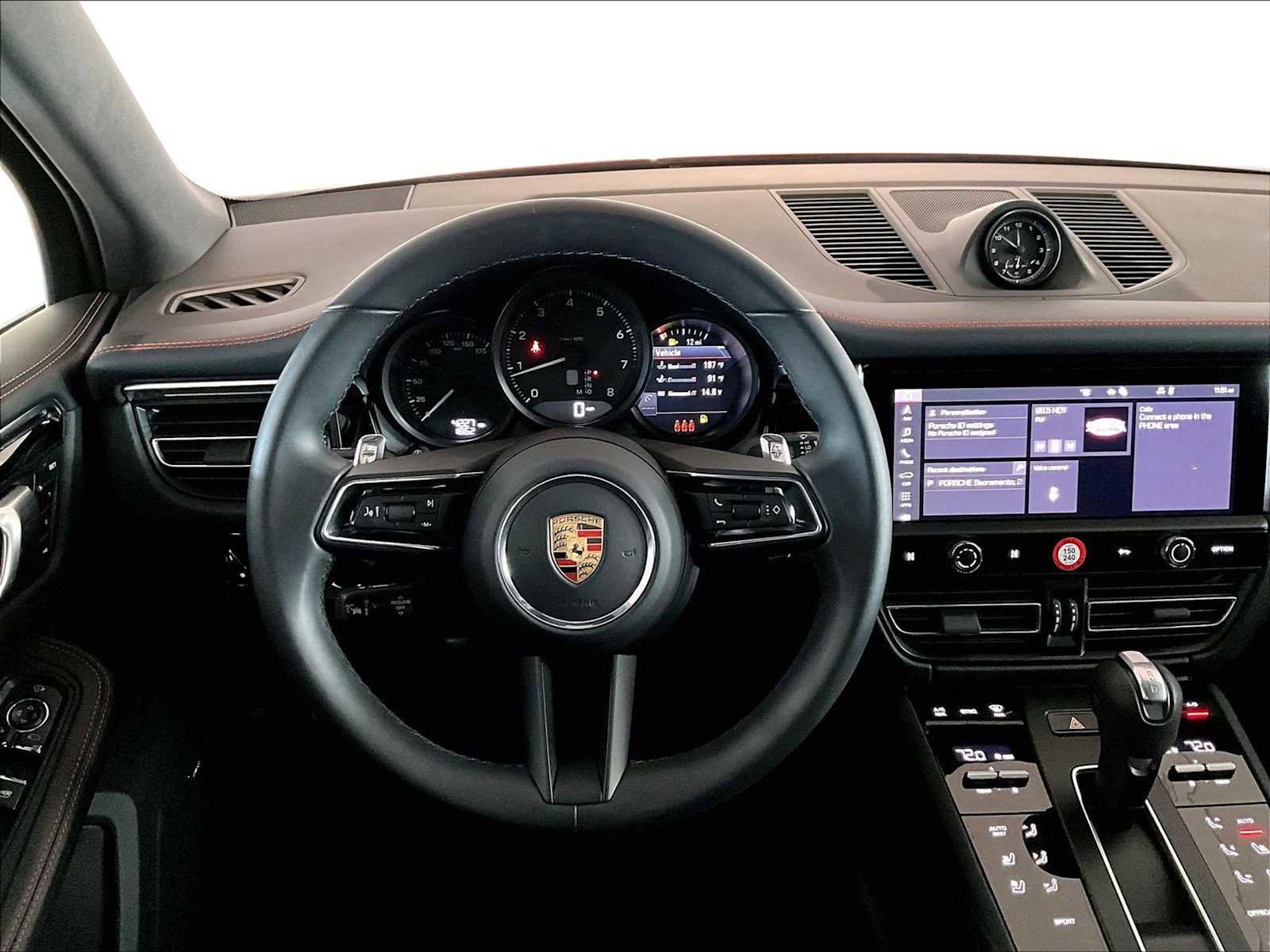 Used 2025 Porsche Macan image 16