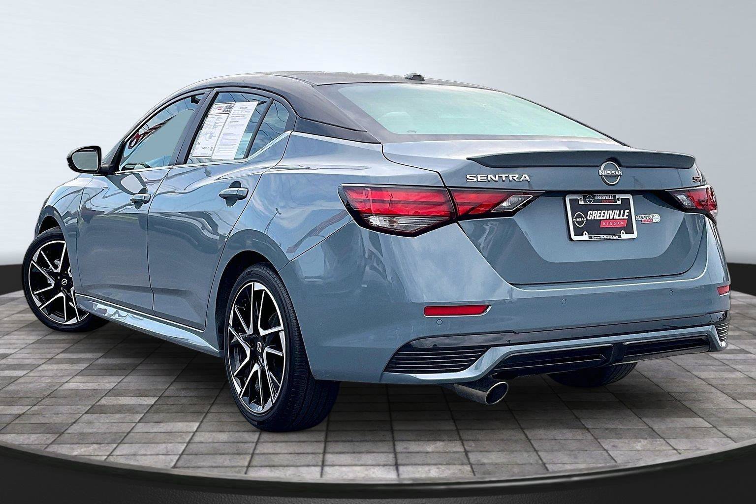 Used 2025 Nissan Sentra SR FWD image 3