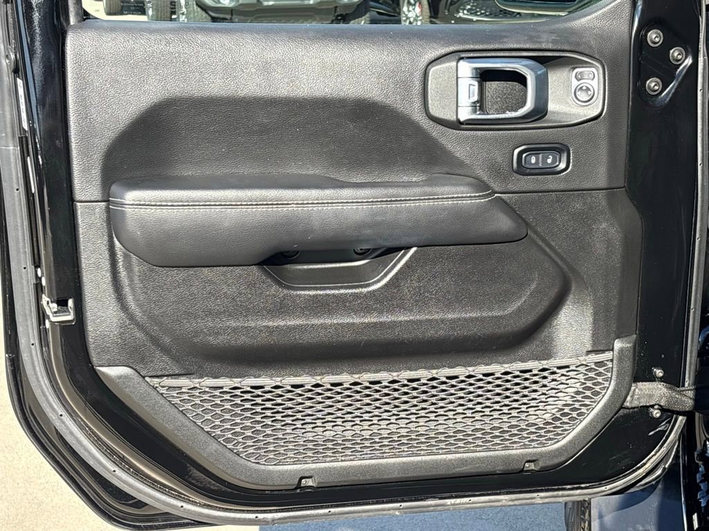 Used 2022 Jeep Wrangler Unlimited Sahara w/ Cold Weather Group image 16