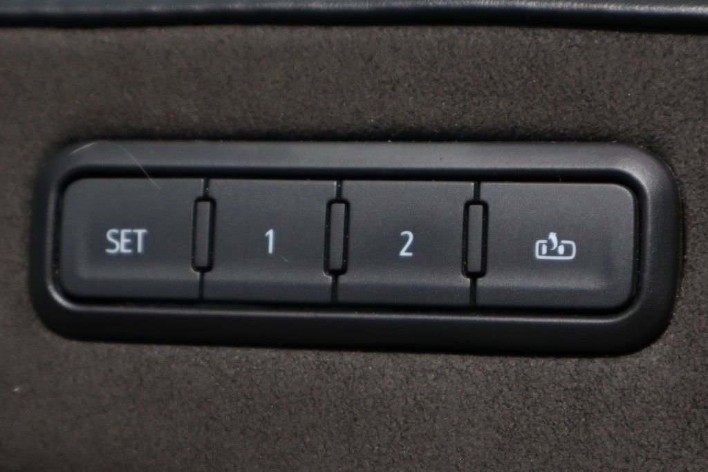 Used 2019 Cadillac Escalade Platinum image 16