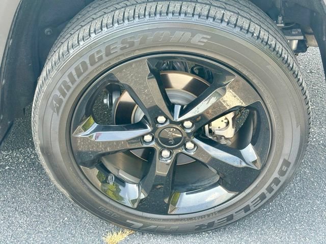 Used 2023 Jeep Grand Cherokee Altitude RWD image 31