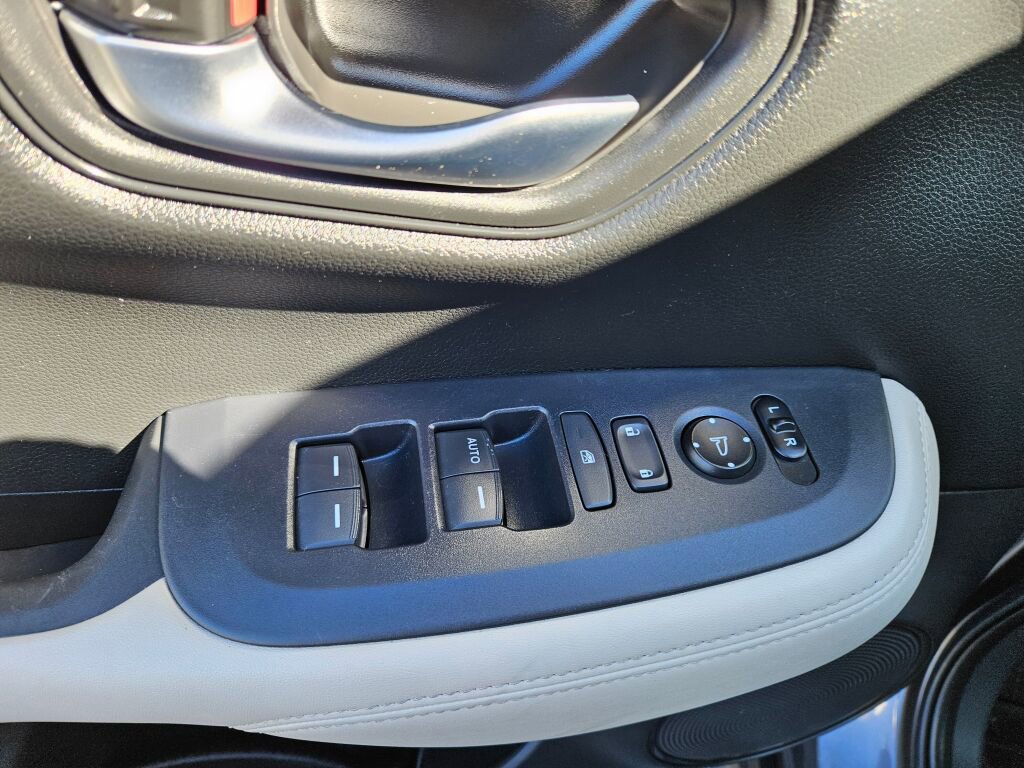 Used 2023 Honda HR-V LX image 17