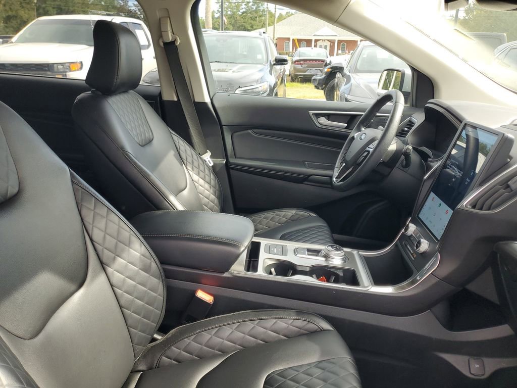 Used 2024 Ford Edge Titanium image 36