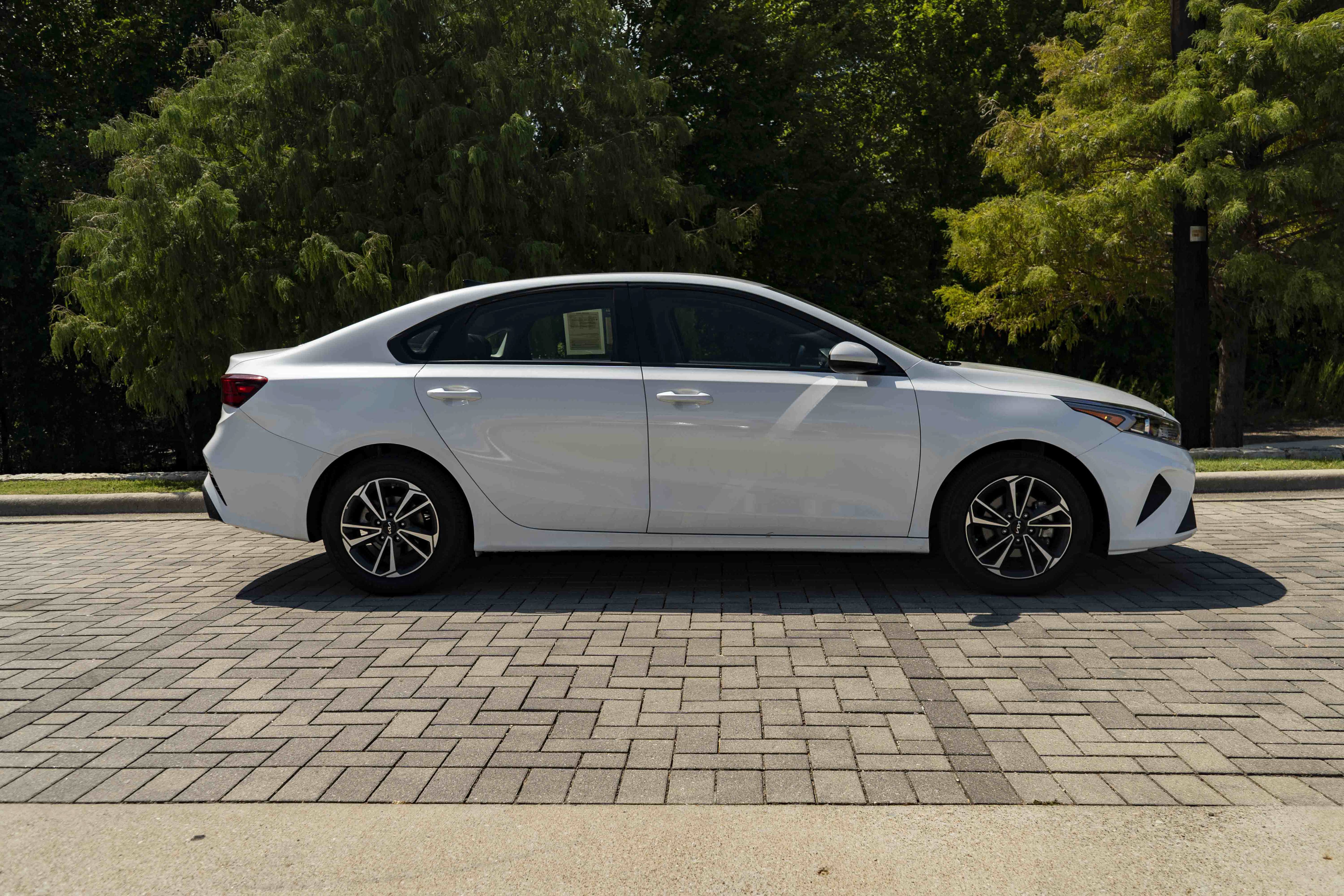Used 2024 Kia Forte LXS FWD image 9