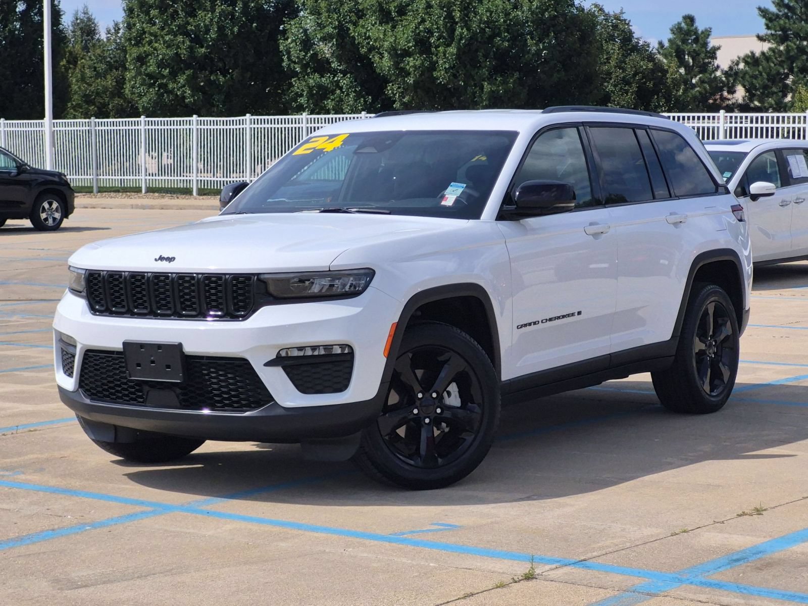 Used 2024 Jeep Grand Cherokee Limited w/ Black Appearance Package AWD/4WD video 2