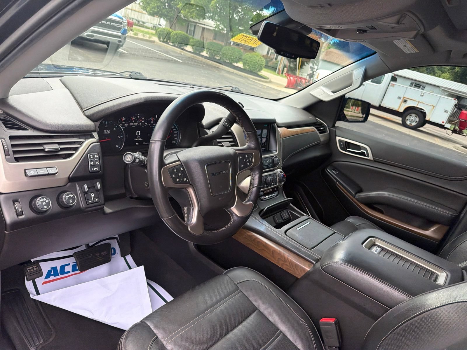Used 2019 GMC Yukon XL Denali w/ Denali Ultimate Package AWD/4WD image 10