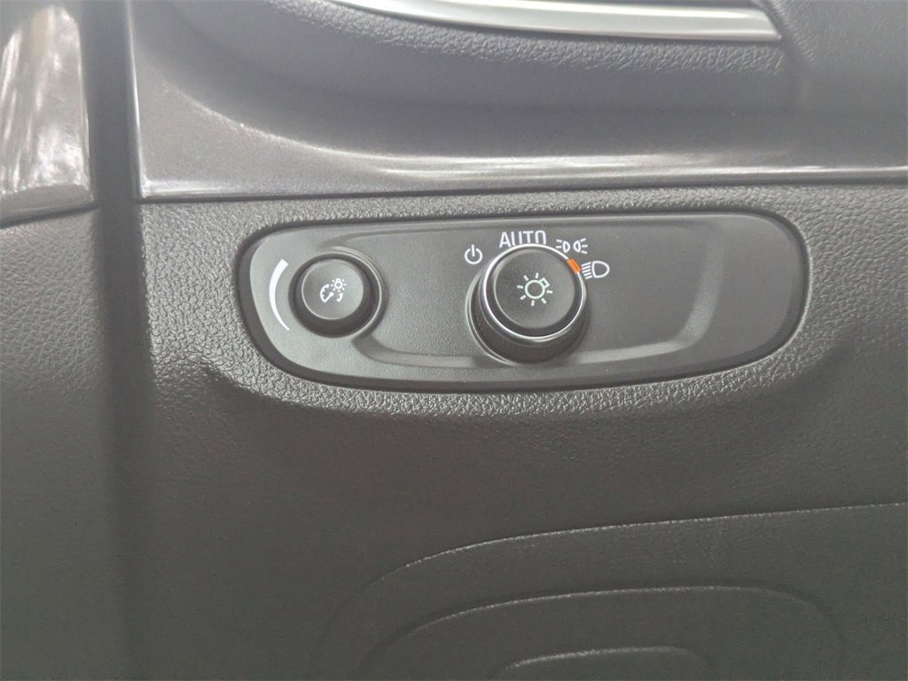 Used 2022 Buick Encore Preferred w/ Safety Package image 24