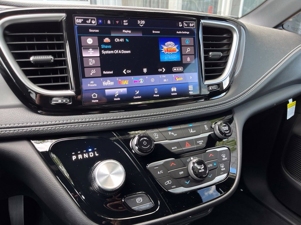 New 2027 Chrysler Pacifica Select FWD image 30