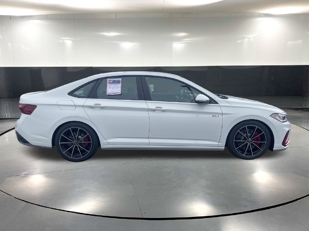 Used 2025 Volkswagen Jetta GLI Autobahn FWD image 3