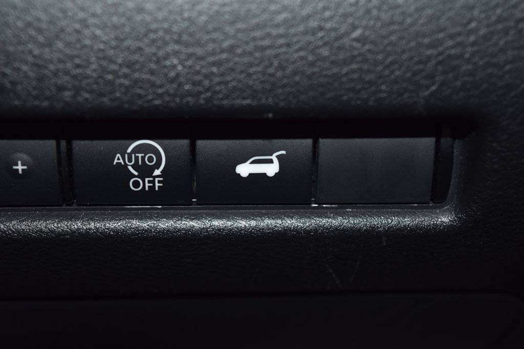 Used 2023 Nissan Rogue SV w/ SV Premium B Package image 19