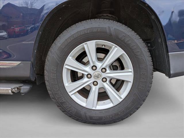 Used 2012 Toyota Highlander SE w/ Tow Pkg image 13