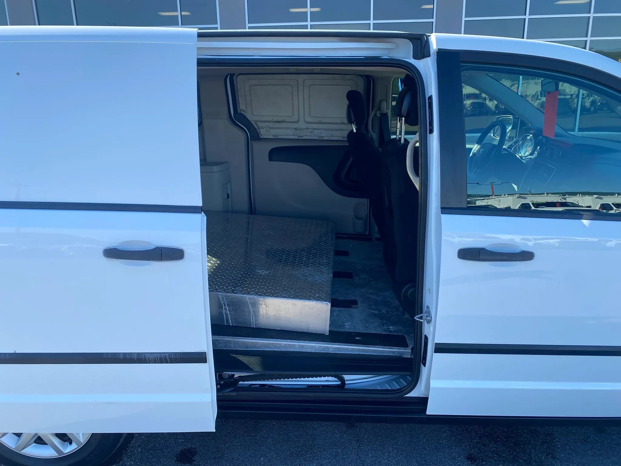 Used 2014 RAM C/V Tradesman FWD image 22