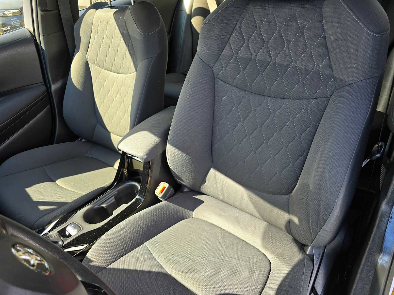 Used 2022 Toyota Corolla LE FWD image 21