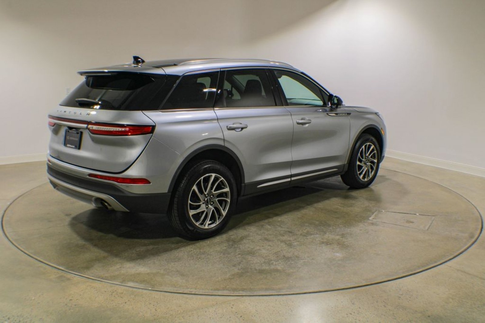 Used 2022 Lincoln Corsair AWD w/ Equipment Group 101A image 5