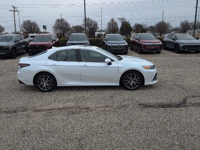 Used 2022 Toyota Camry XLE image 16