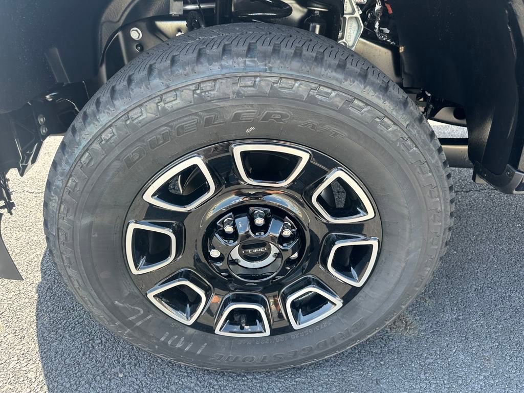 New 2025 Ford F350 Platinum image 38