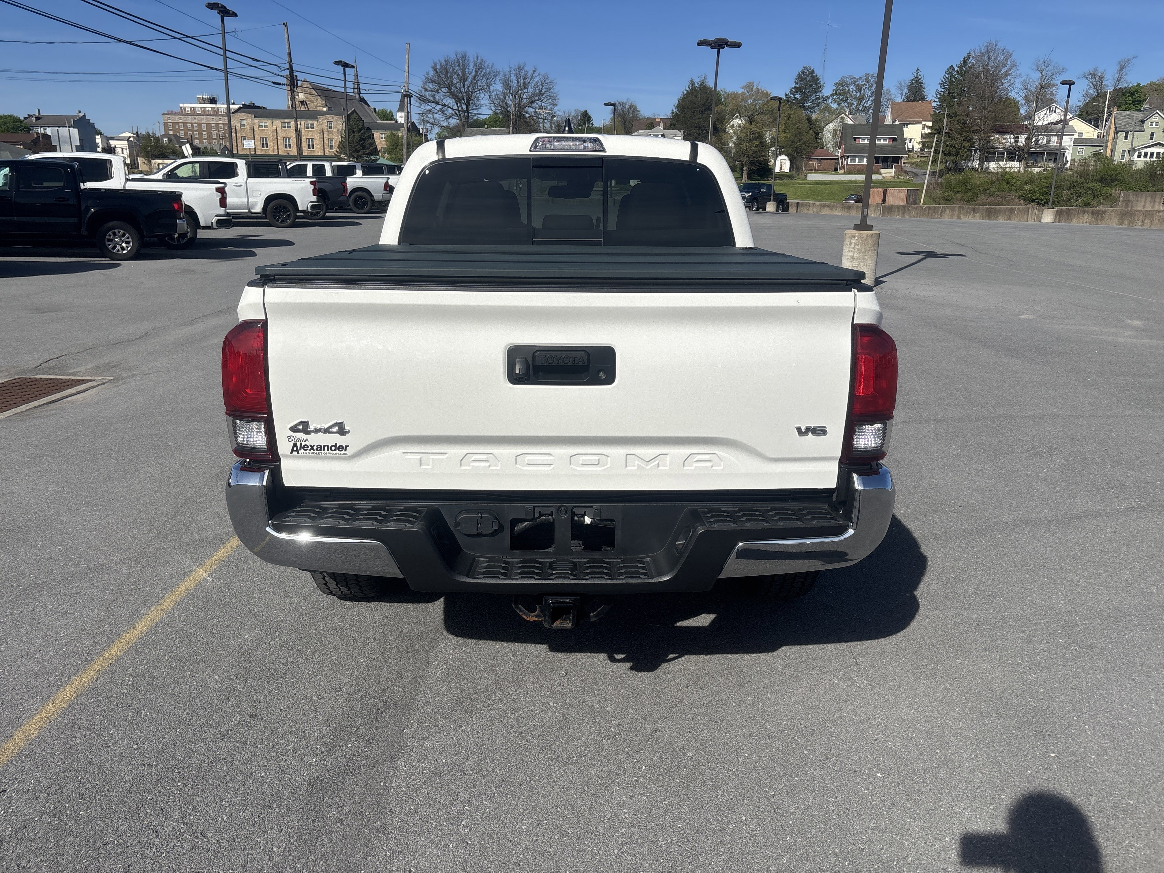 Used 2021 Toyota Tacoma SR5 AWD/4WD image 4