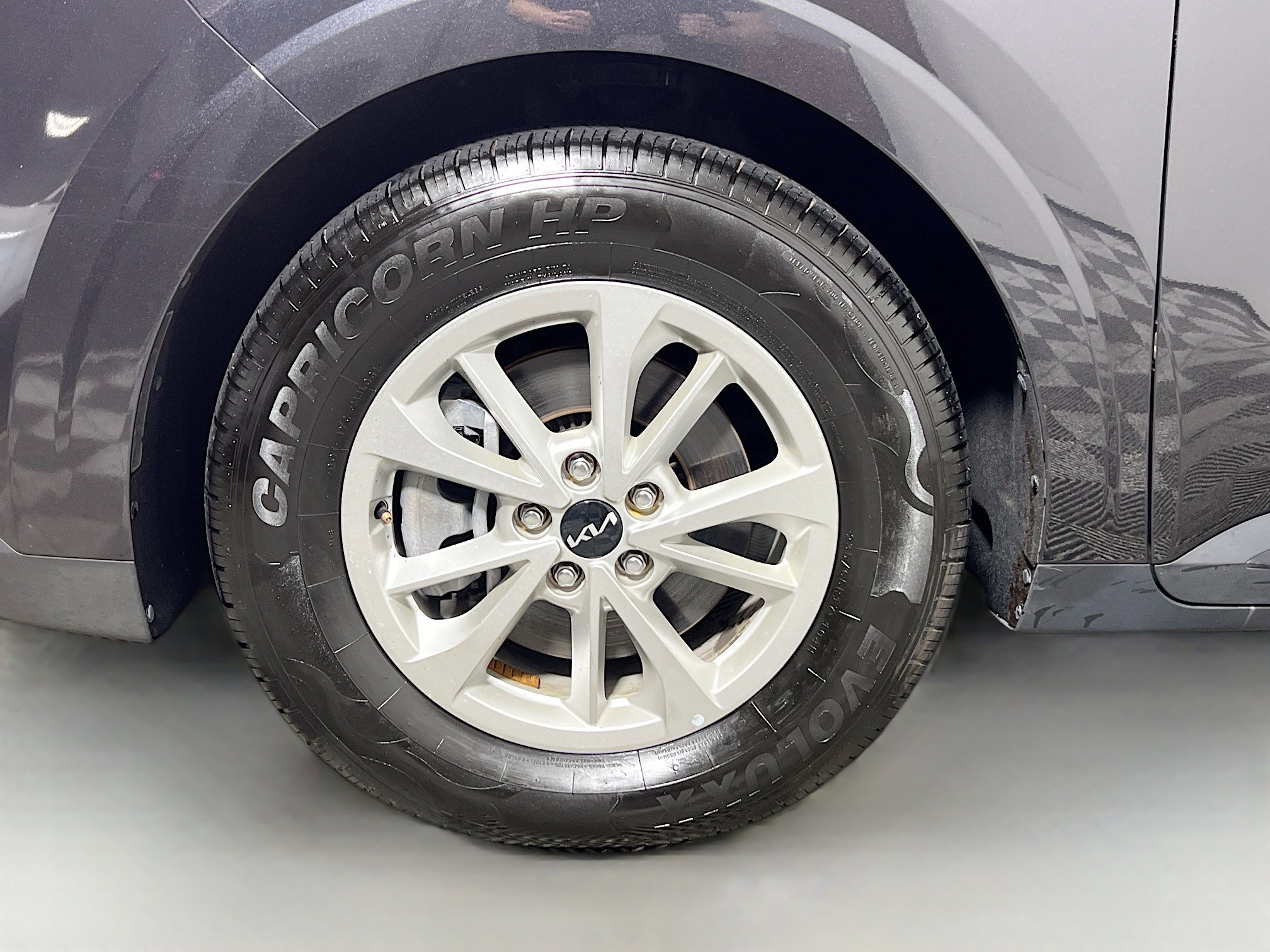 Used 2024 Kia Carnival LX image 14