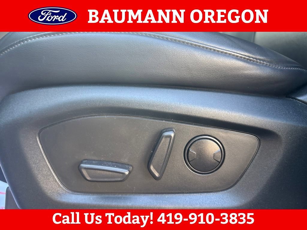 Used 2023 Ford Explorer XLT w/ Equipment Group 202A AWD/4WD image 17