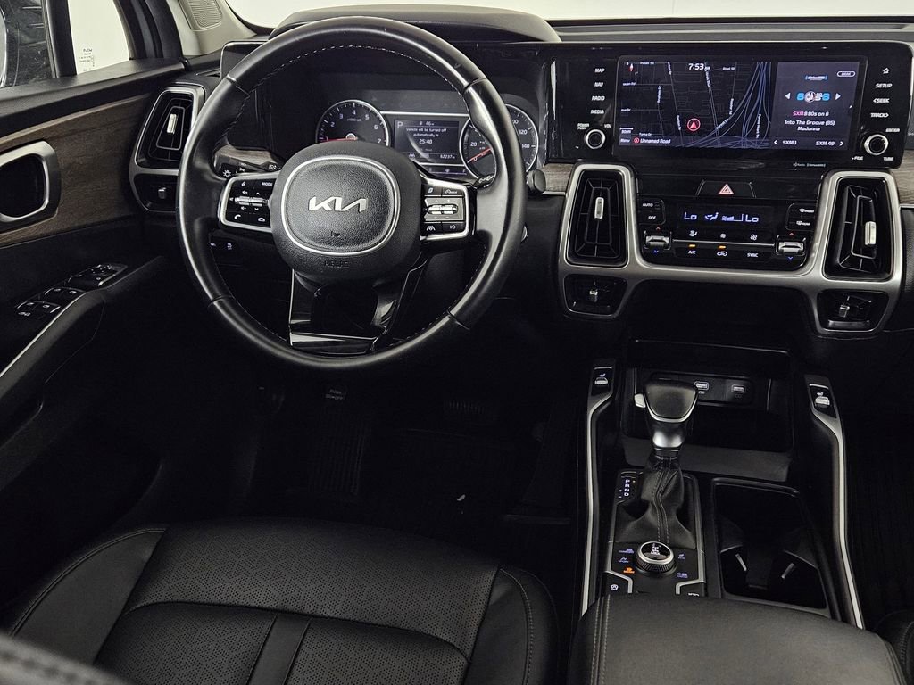 Used 2022 Kia Sorento S w/ Panoramic Sunroof Package AWD/4WD image 8