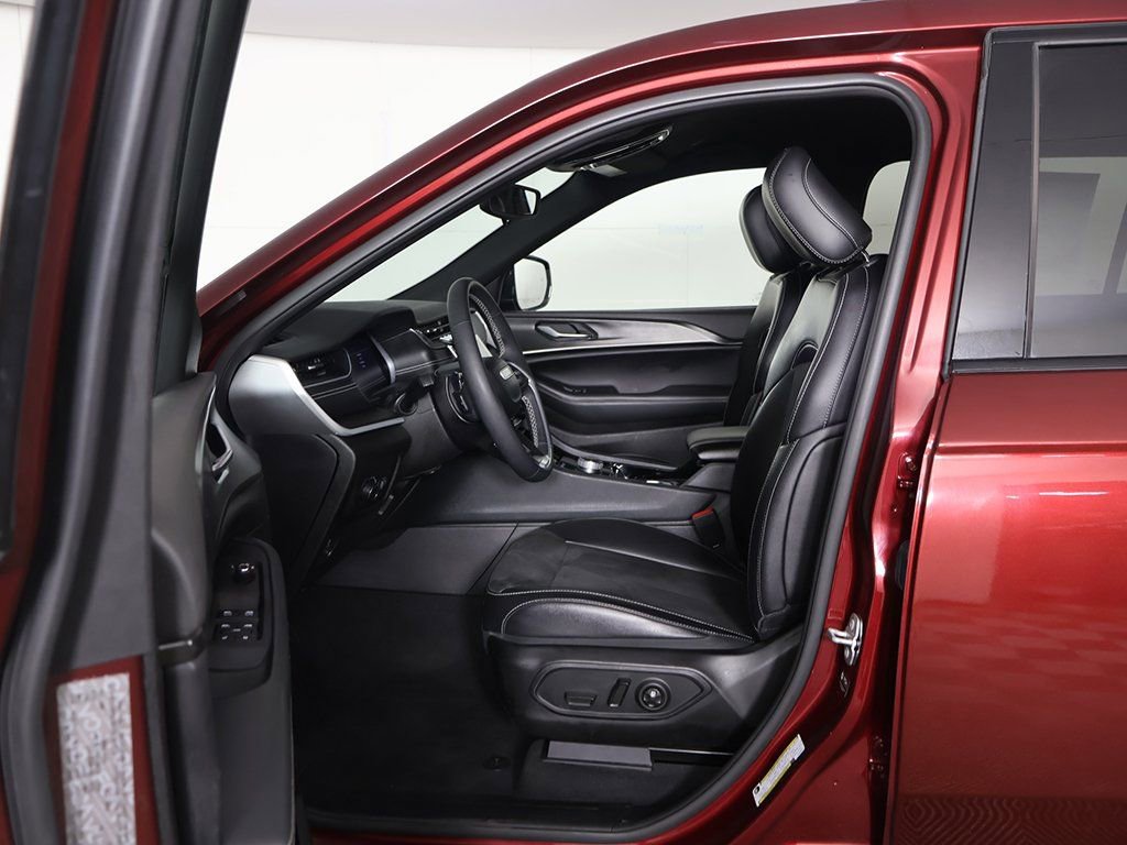 Used 2023 Jeep Grand Cherokee L Laredo image 28